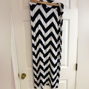 A.N.A. Women’s Black And White Chevron Maxi-Skirt, Size Medium